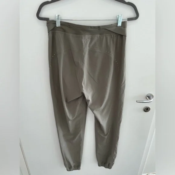 Lululemon - Picture 2 of 4